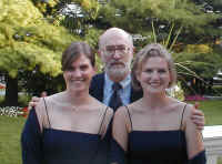 DadDaughters.jpg (86978 bytes)