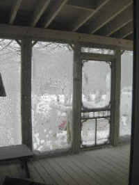 snowporchlt.jpg (27131 bytes)
